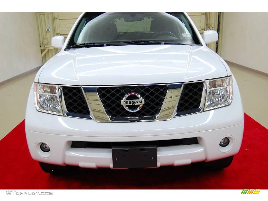 2006 Pathfinder SE - Avalanche White / Graphite photo #12