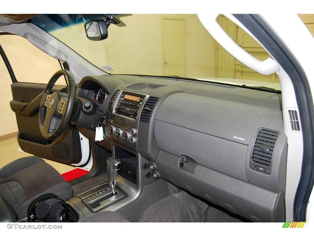 2006 Pathfinder SE - Avalanche White / Graphite photo #27