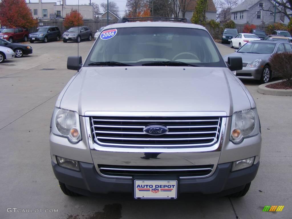 2006 Explorer XLT 4x4 - Cashmere Tri-Coat / Camel photo #3