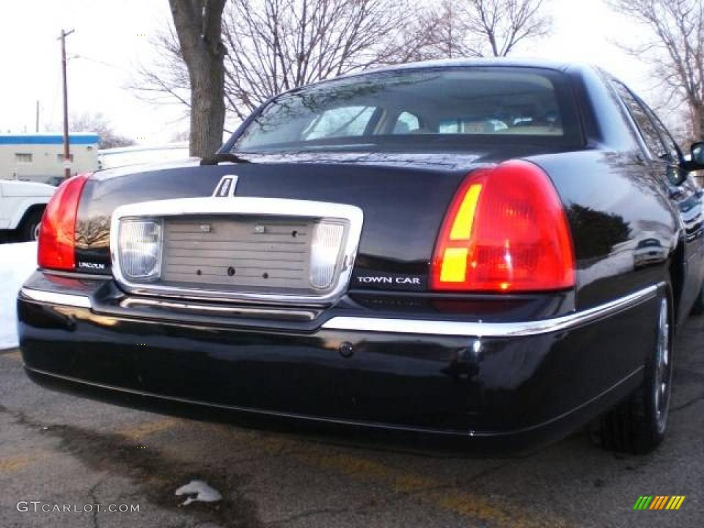 2003 Town Car Cartier - Black / Medium Dark Parchment/Light Parchment photo #20