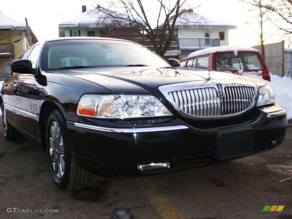 2003 Town Car Cartier - Black / Medium Dark Parchment/Light Parchment photo #49