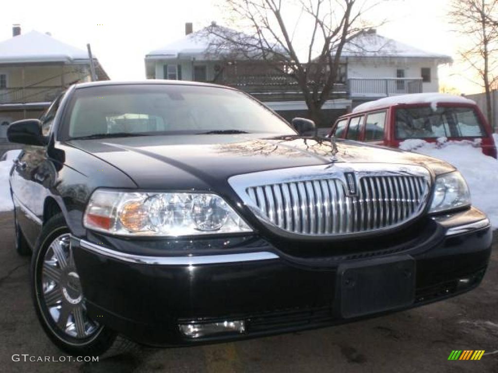 2003 Town Car Cartier - Black / Medium Dark Parchment/Light Parchment photo #52