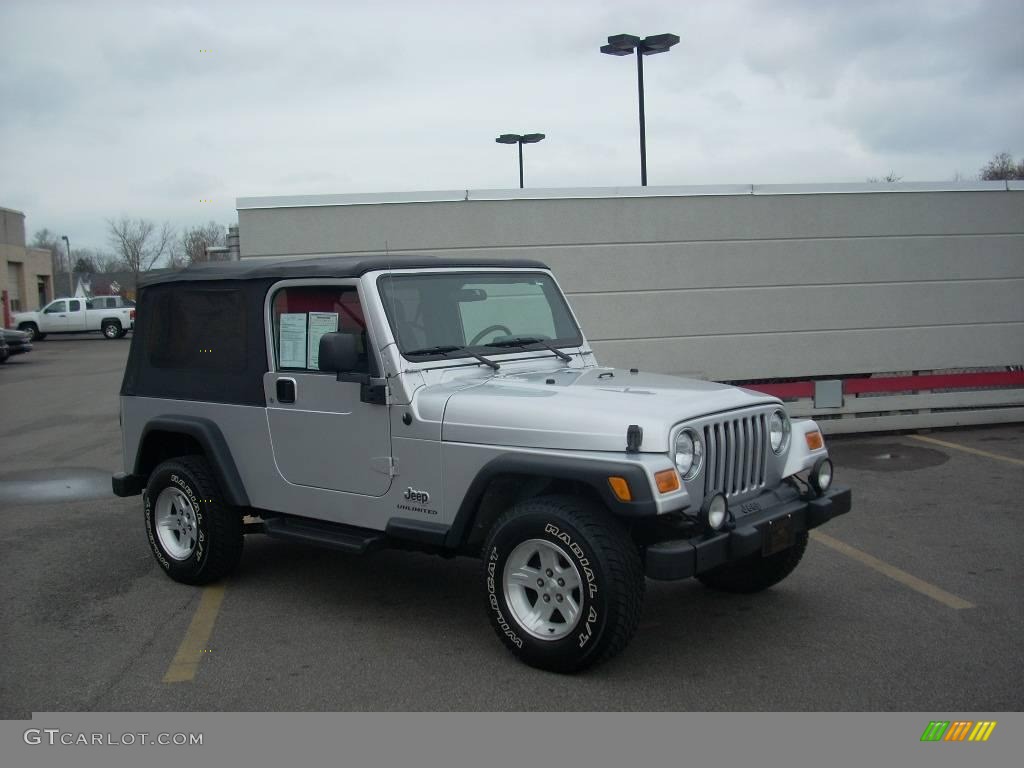 2004 Wrangler Unlimited 4x4 - Bright Silver Metallic / Dark Slate Gray photo #2