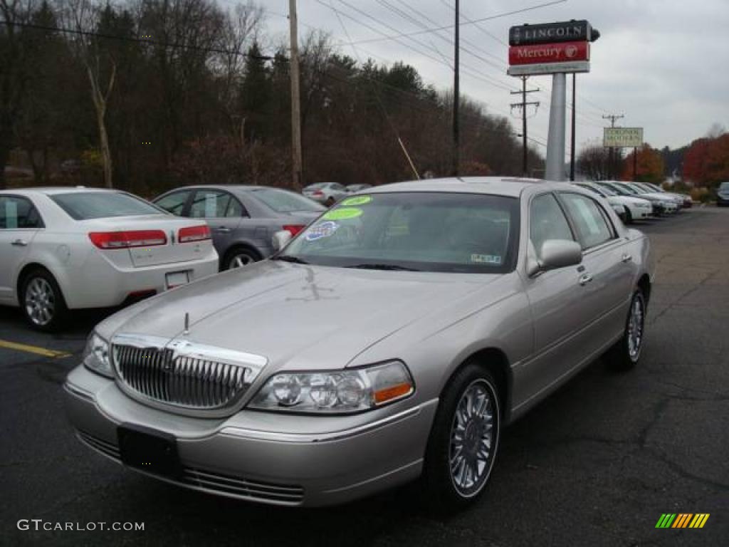 Silver Birch Metallic Lincoln Town Car