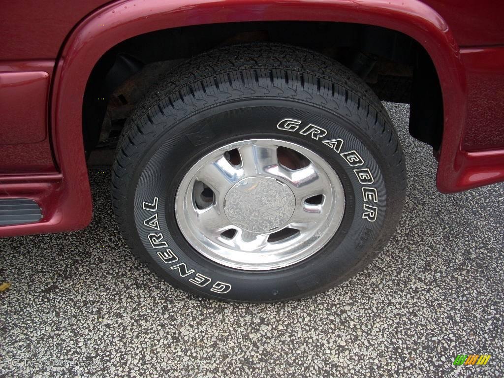 2003 Yukon SLT 4x4 - Garnet Red Metallic / Neutral/Shale photo #6