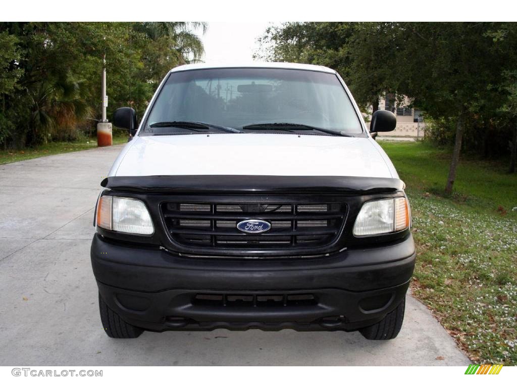 2002 F150 XL Regular Cab 4x4 - Oxford White / Medium Graphite photo #20