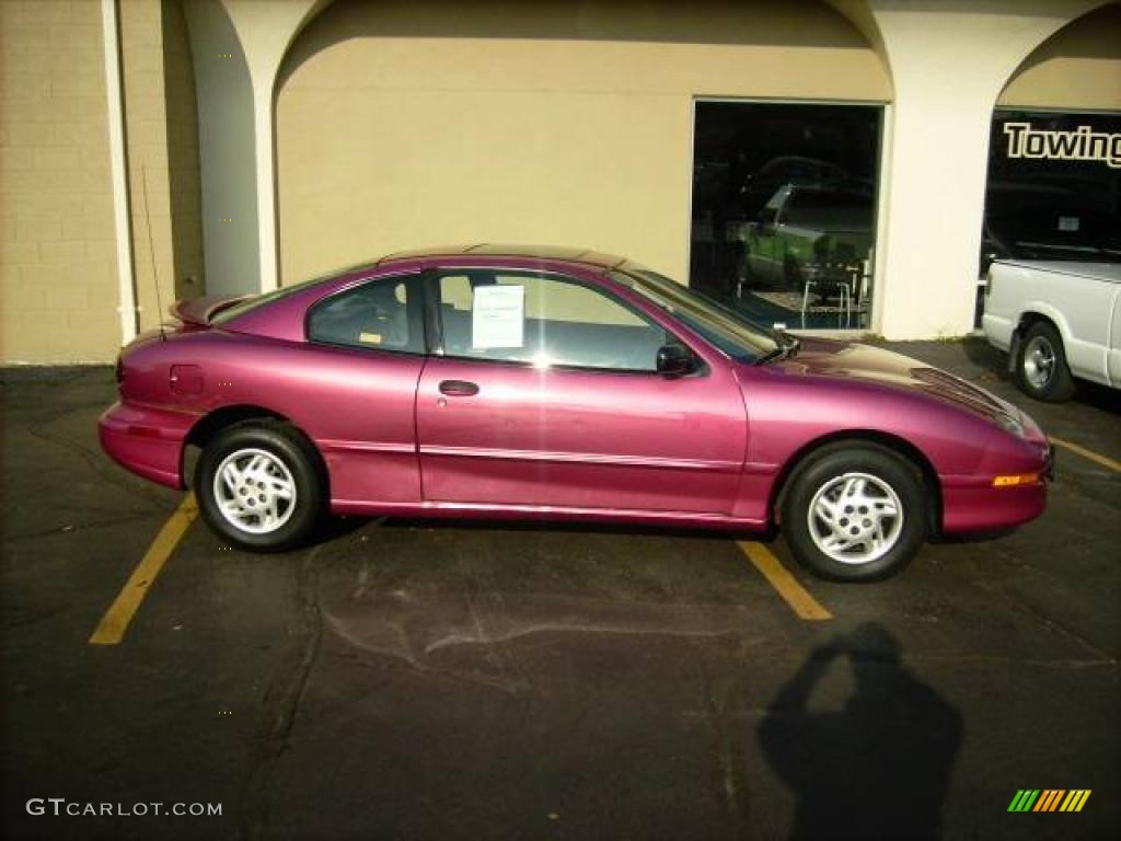 1995 Sunfire SE Coupe - Raspberry Metallic / Gray photo #3