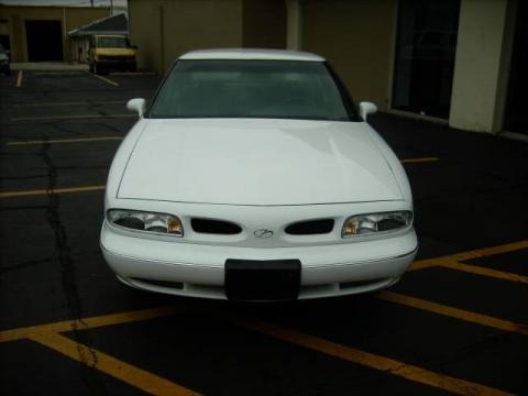 1998 Oldsmobile Eighty-Eight LS Data, Info and Specs