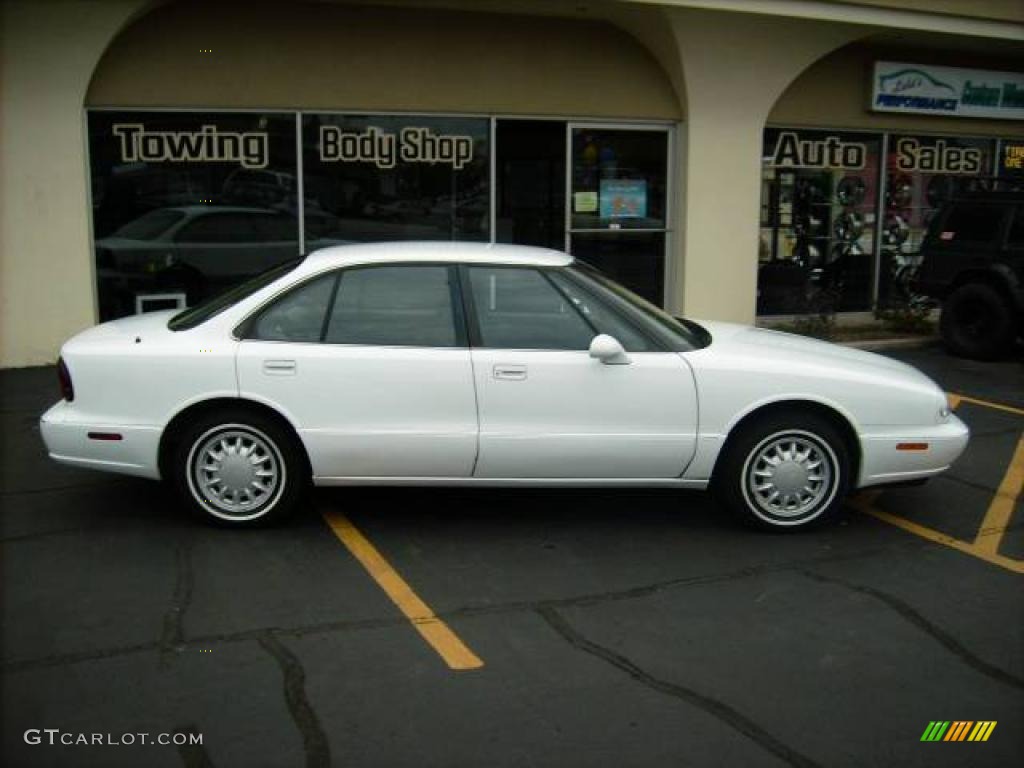1998 Eighty-Eight LS - Bright White / Gray photo #3
