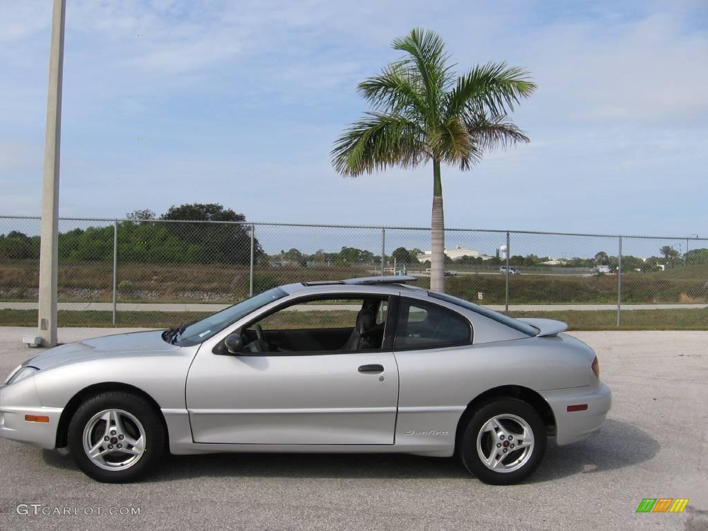 2003 Sunfire  - Ultra Silver Metallic / Graphite photo #4