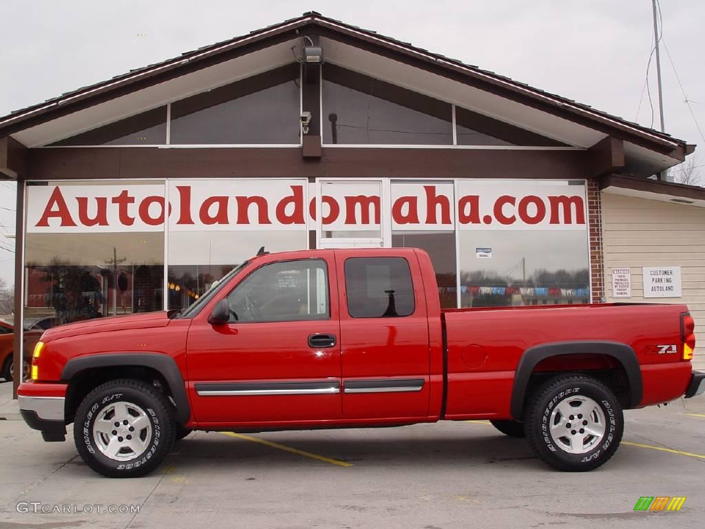 2006 Silverado 1500 LT Extended Cab 4x4 - Victory Red / Dark Charcoal photo #1