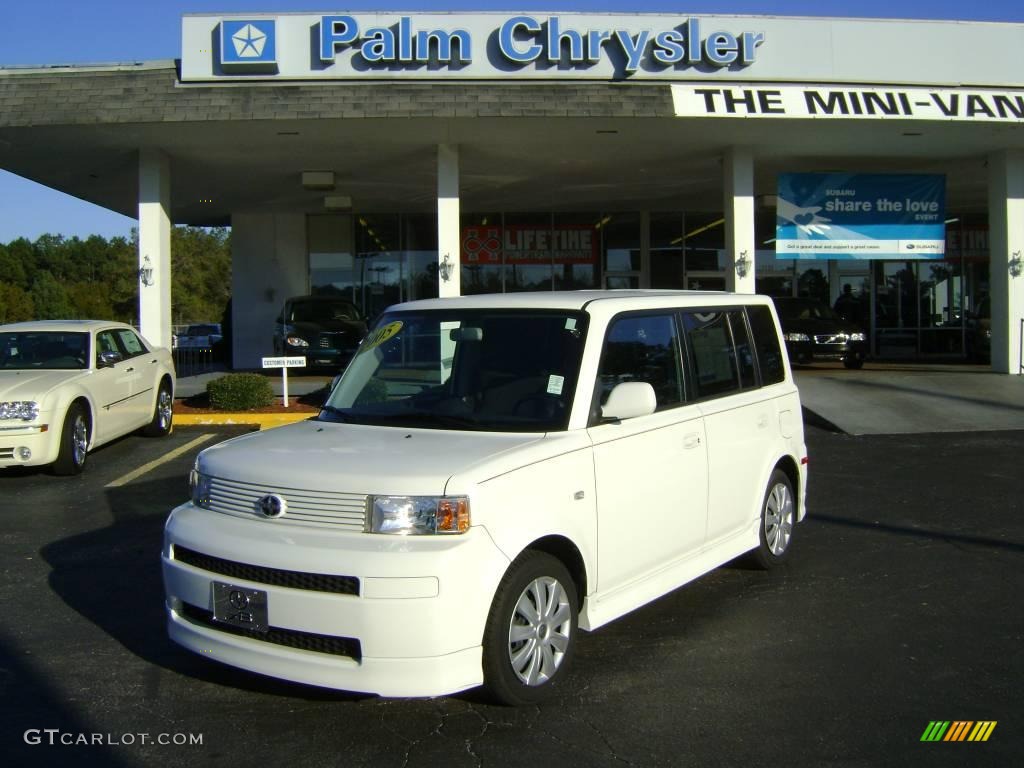 Polar White Scion xB