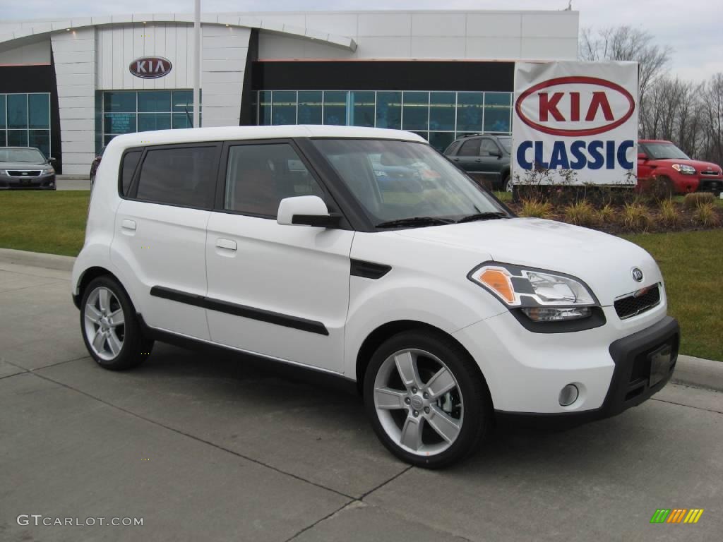 Clear White Kia Soul