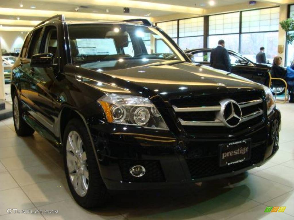 Obsidian Black Metallic Mercedes-Benz GLK