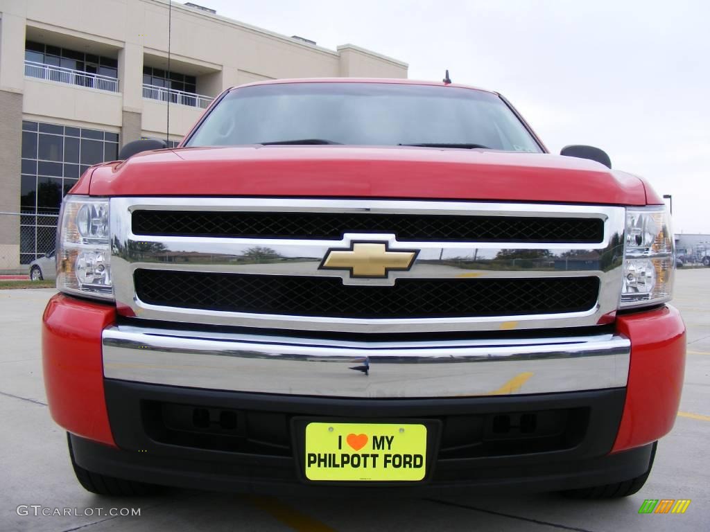 2007 Silverado 1500 LS Regular Cab - Victory Red / Light Titanium/Dark Titanium Gray photo #18