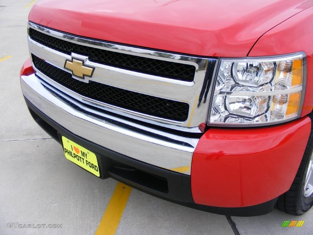 2007 Silverado 1500 LS Regular Cab - Victory Red / Light Titanium/Dark Titanium Gray photo #21