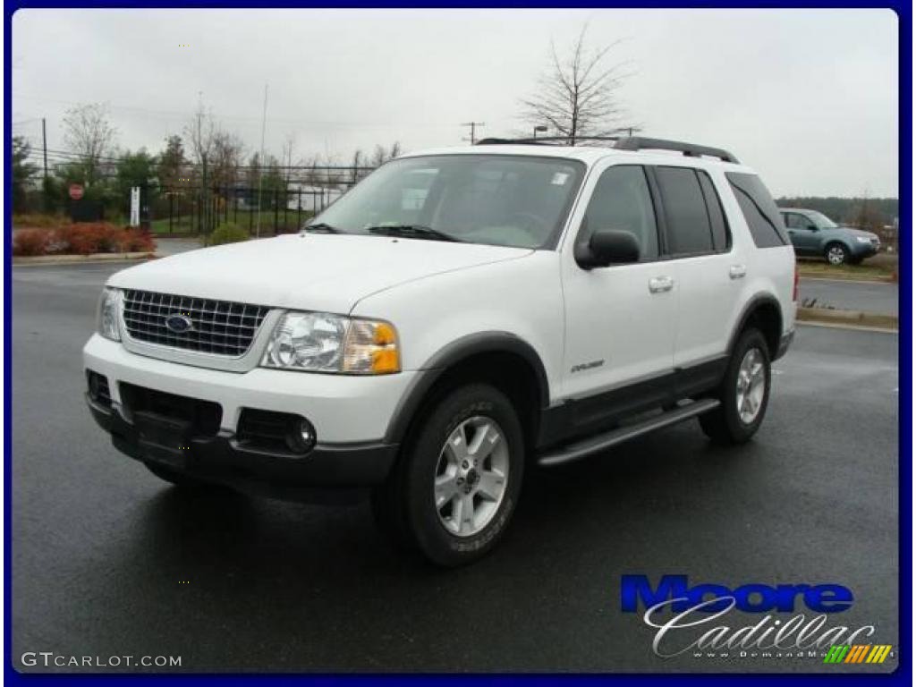 2005 Explorer XLT 4x4 - Oxford White / Medium Parchment photo #1