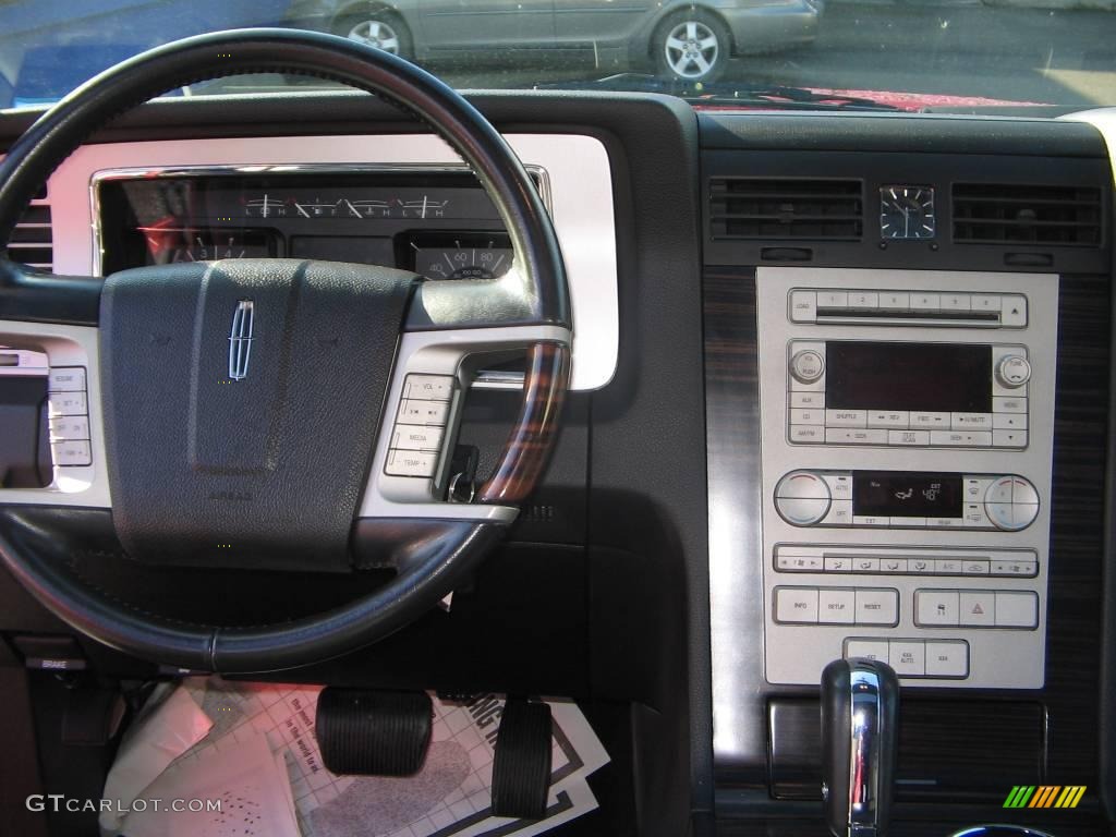 2007 Navigator Luxury 4x4 - Vivid Red Metallic / Charcoal photo #13