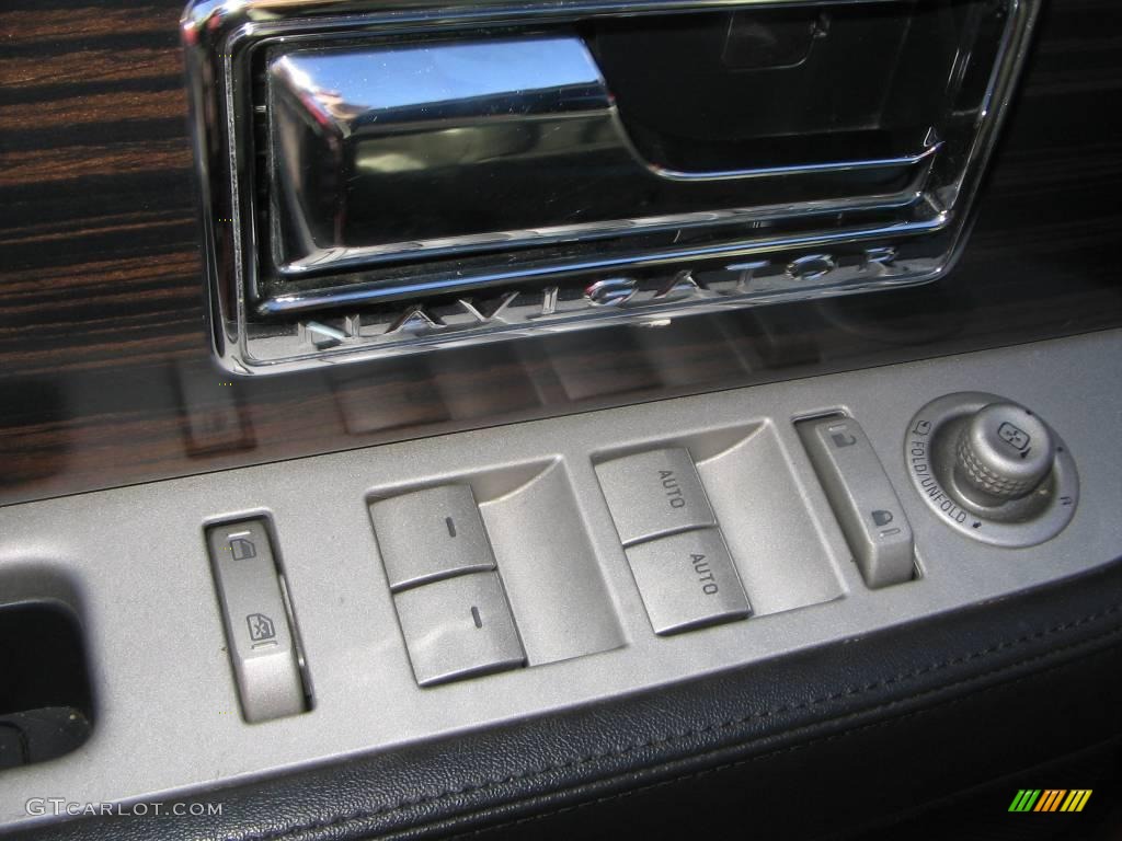 2007 Navigator Luxury 4x4 - Vivid Red Metallic / Charcoal photo #15