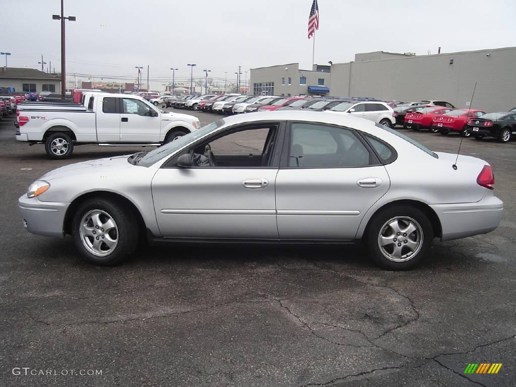 2005 Taurus SE - Silver Frost Metallic / Ebony Black photo #2