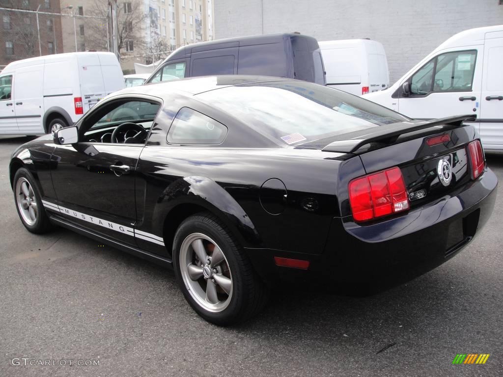2006 Mustang V6 Deluxe Coupe - Black / Dark Charcoal photo #4