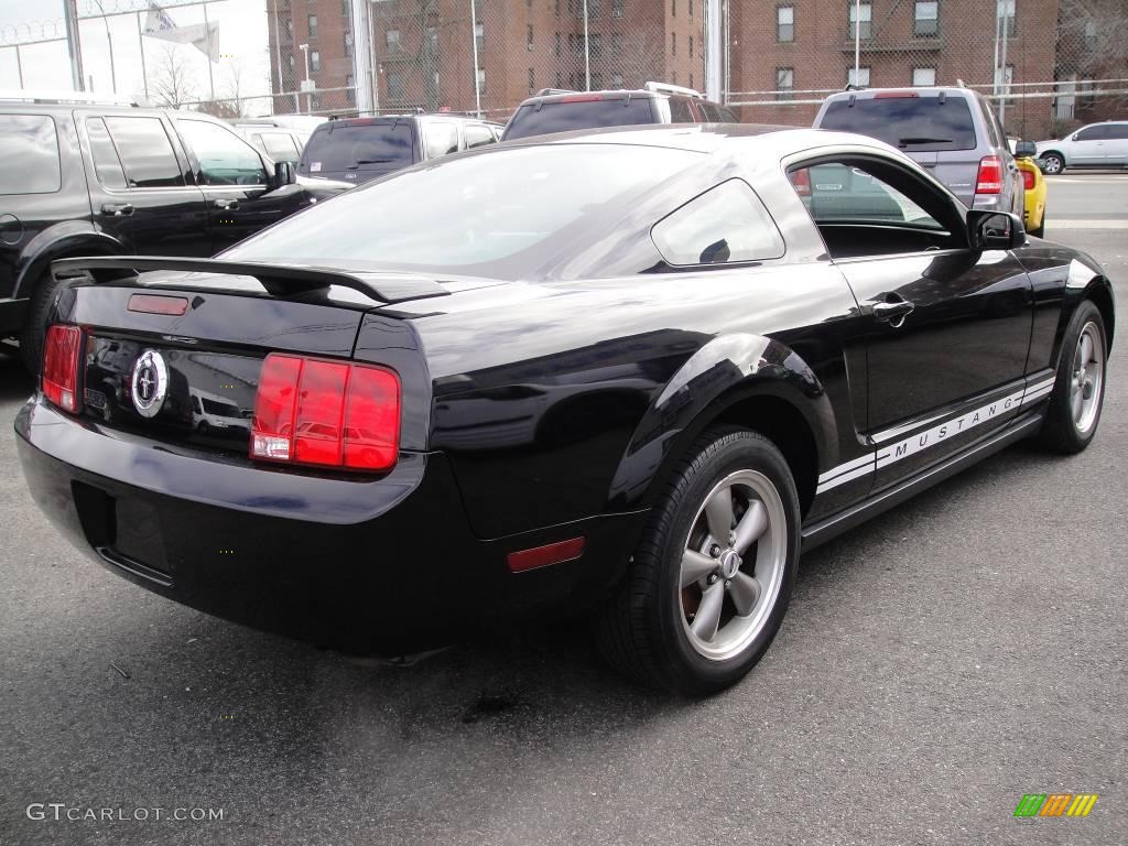 2006 Mustang V6 Deluxe Coupe - Black / Dark Charcoal photo #6