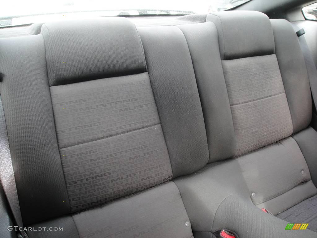 2006 Mustang V6 Deluxe Coupe - Black / Dark Charcoal photo #17