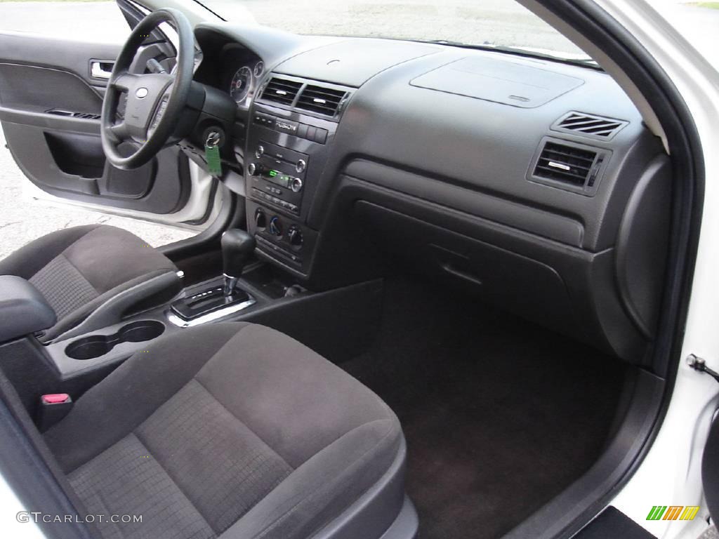 2008 Fusion SE - White Suede / Charcoal Black photo #20