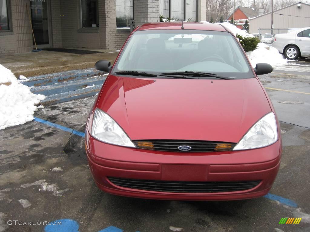 2000 Focus LX Sedan - Sangria Red Metallic / Medium Graphite photo #2