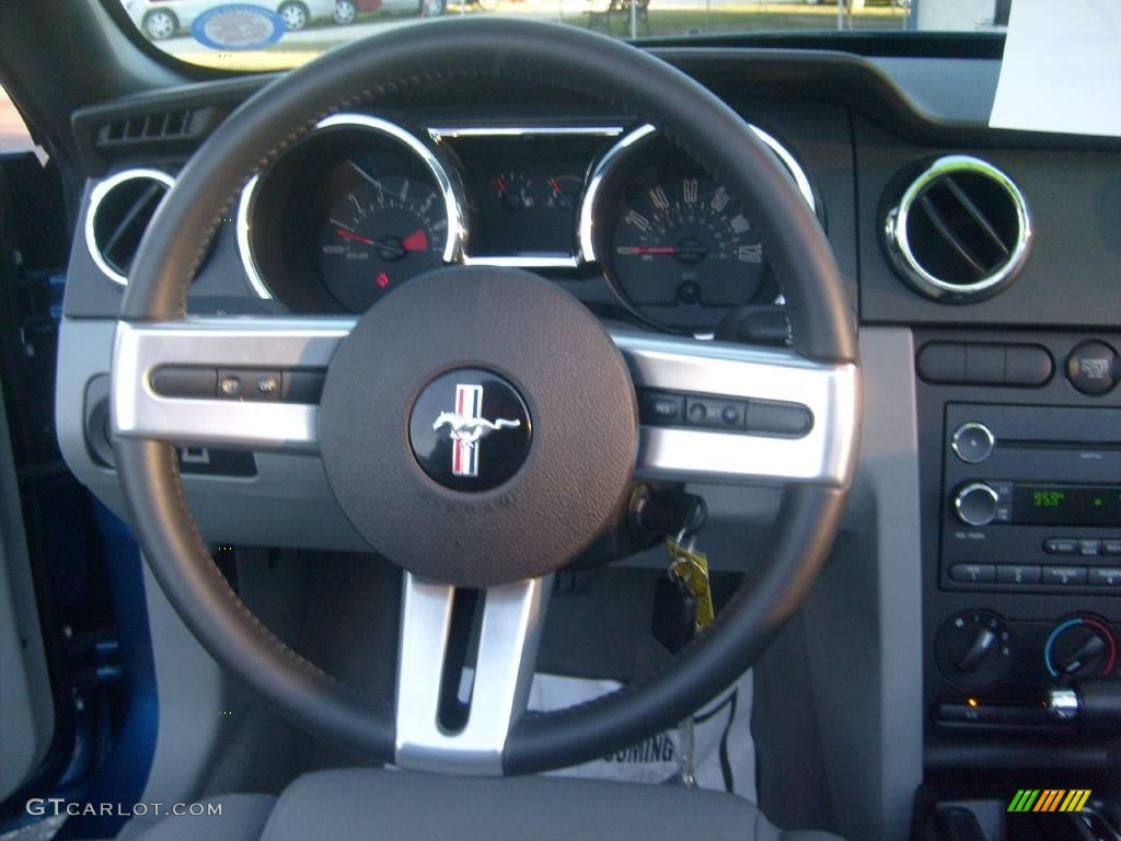 2008 Mustang V6 Deluxe Convertible - Black / Light Graphite photo #25