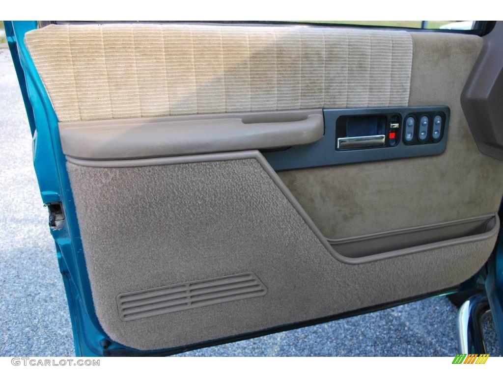 1994 C/K K1500 Z71 Extended Cab 4x4 - Light Quasar Blue Metallic / Beige photo #17