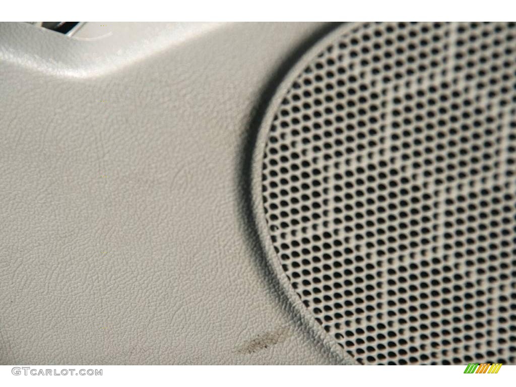 2004 Malibu Sedan - Black / Gray photo #13