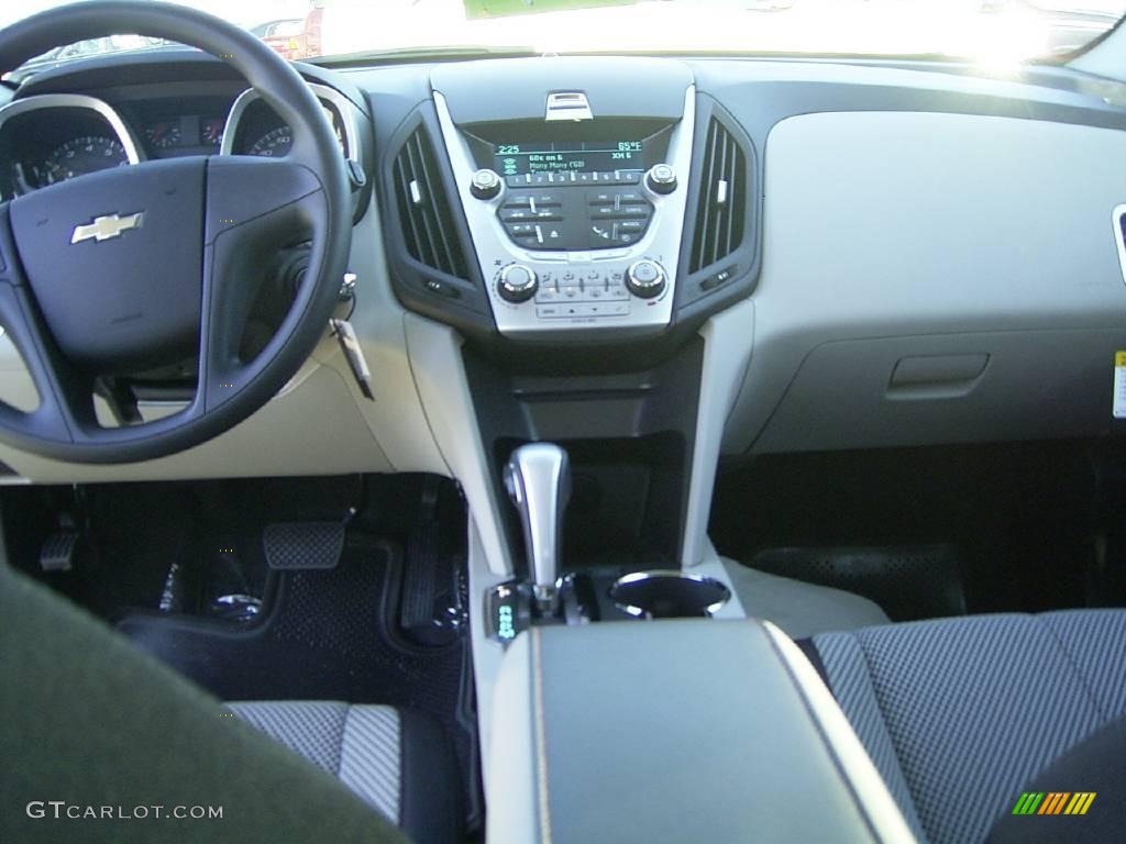 2010 Equinox LT - Silver Ice Metallic / Jet Black/Light Titanium photo #23