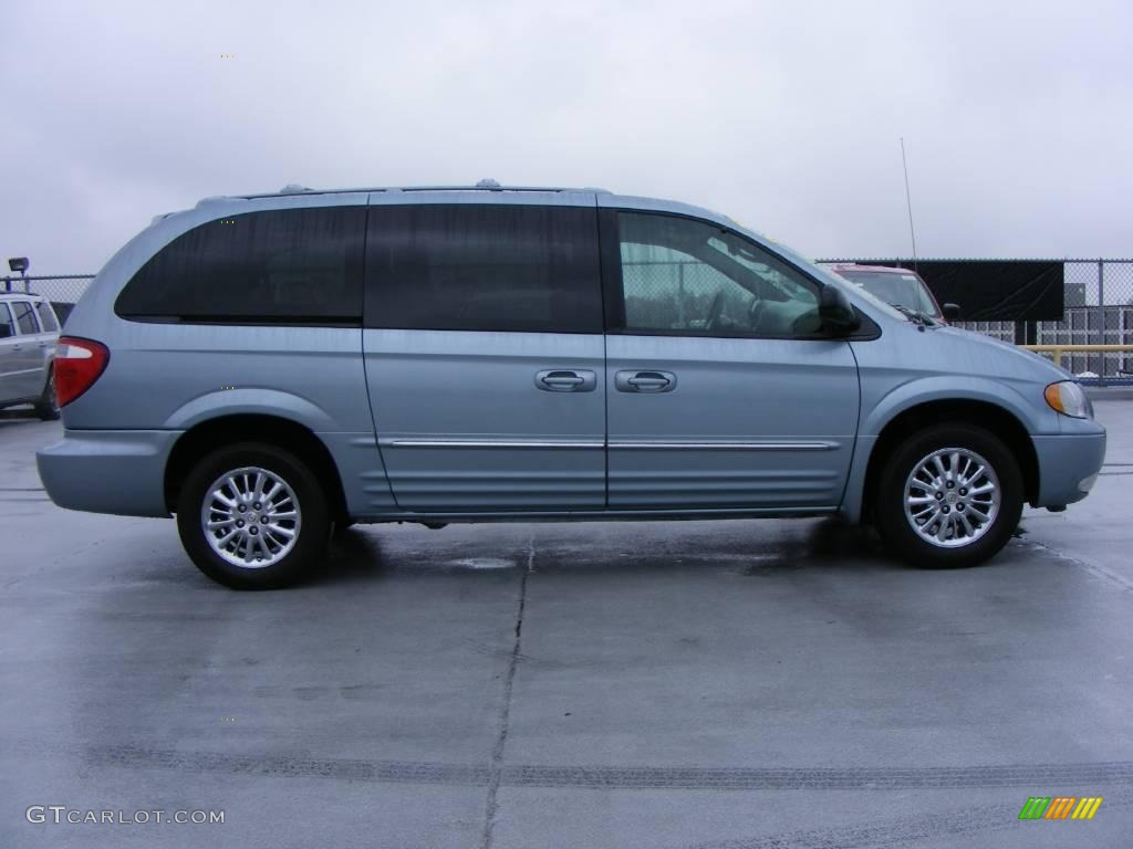 2003 Town & Country Limited - Butane Blue Pearl / Taupe photo #4