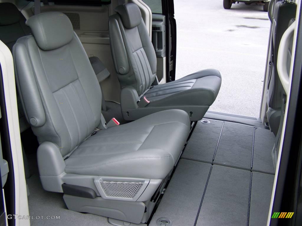 2010 Town & Country Touring - Brilliant Black Crystal Pearl / Medium Slate Gray/Light Shale photo #13