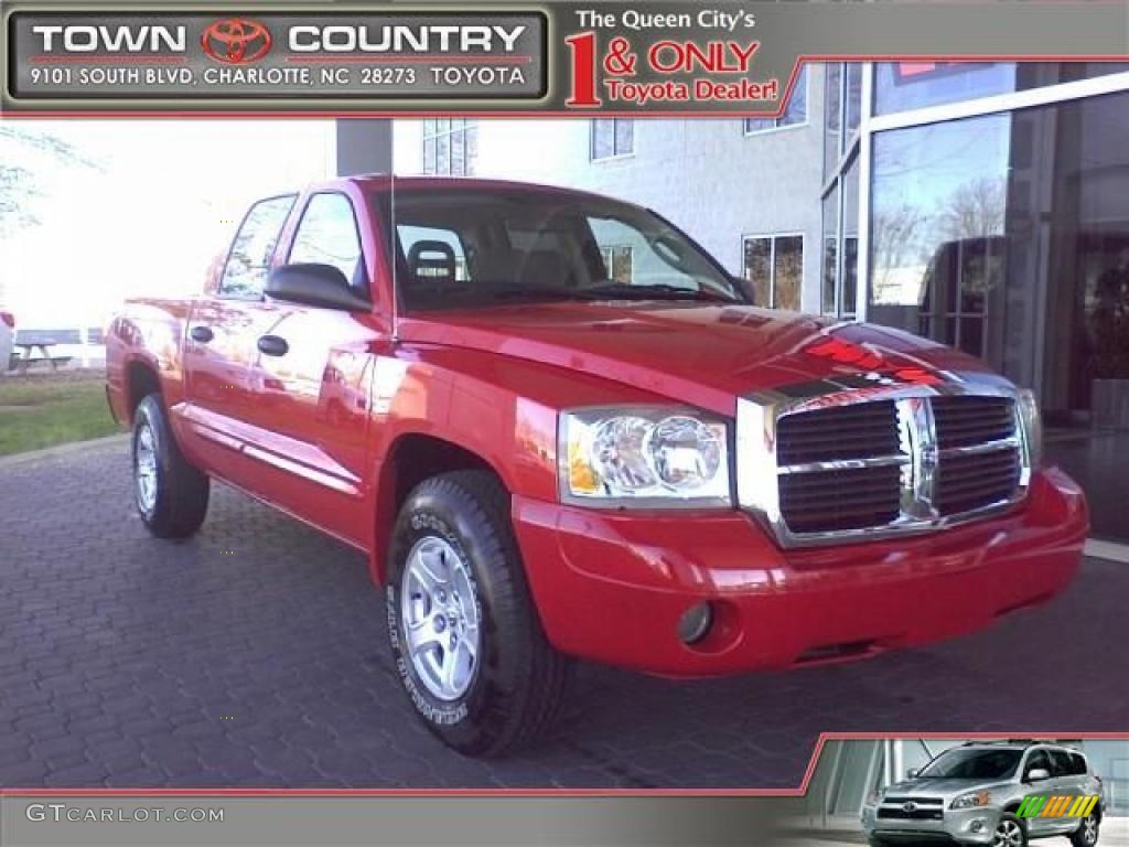 2005 Dakota SLT Quad Cab - Flame Red / Medium Slate Gray photo #1