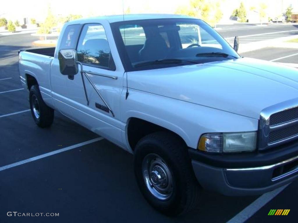 1999 Ram 2500 ST Extended Cab - Bright White / Mist Gray photo #11