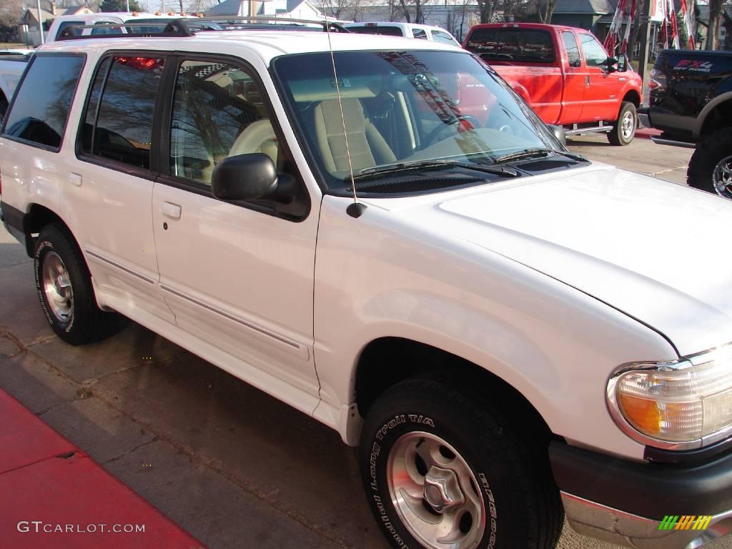 1999 Explorer XLT 4x4 - Oxford White / Medium Prairie Tan photo #5