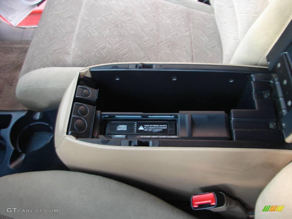 1999 Explorer XLT 4x4 - Oxford White / Medium Prairie Tan photo #23
