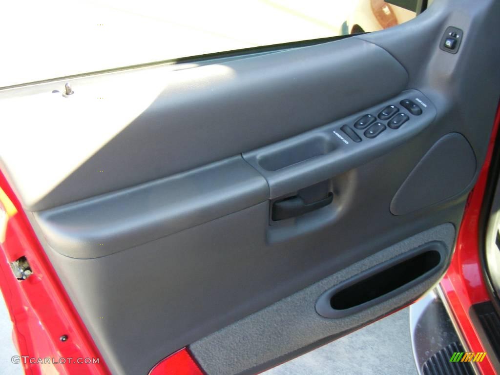 1999 Explorer XLT 4x4 - Bright Red Clearcoat / Dark Graphite photo #37