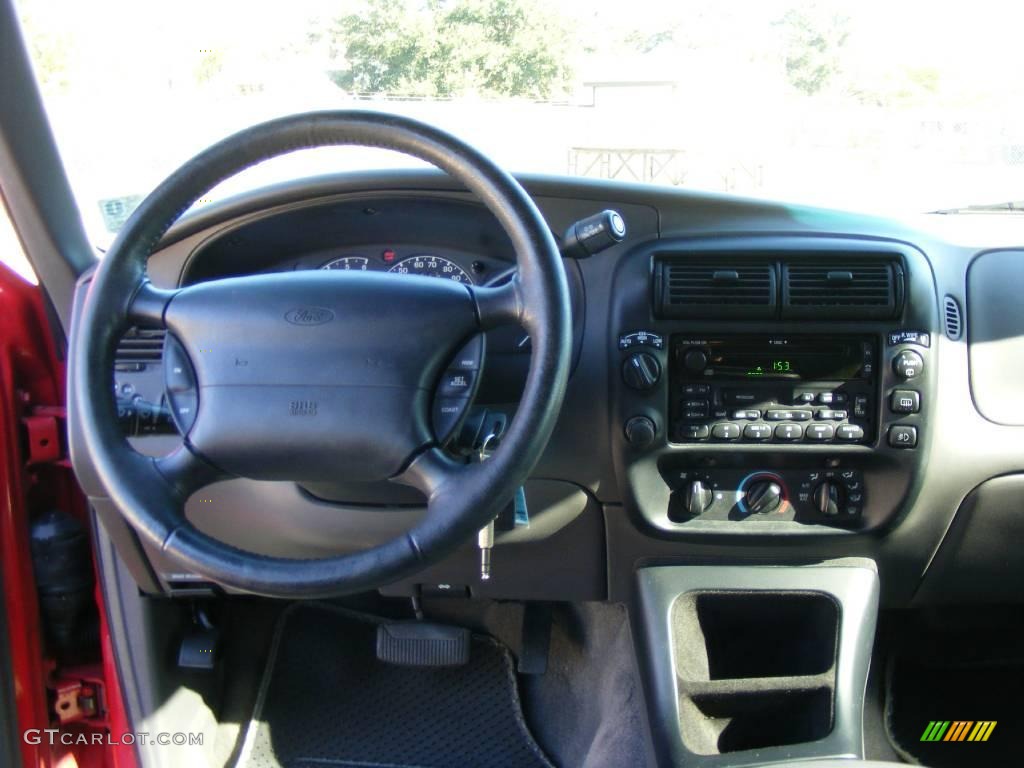 1999 Explorer XLT 4x4 - Bright Red Clearcoat / Dark Graphite photo #41