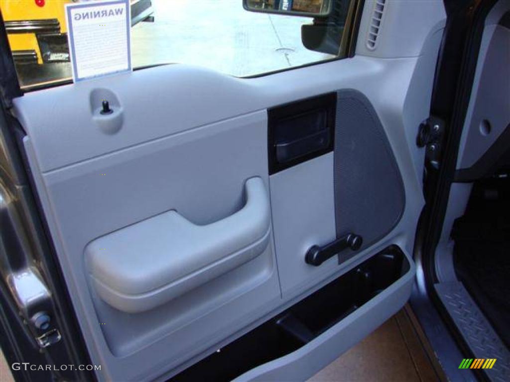 2005 F150 XL Regular Cab - Dark Shadow Grey Metallic / Medium Flint Grey photo #19