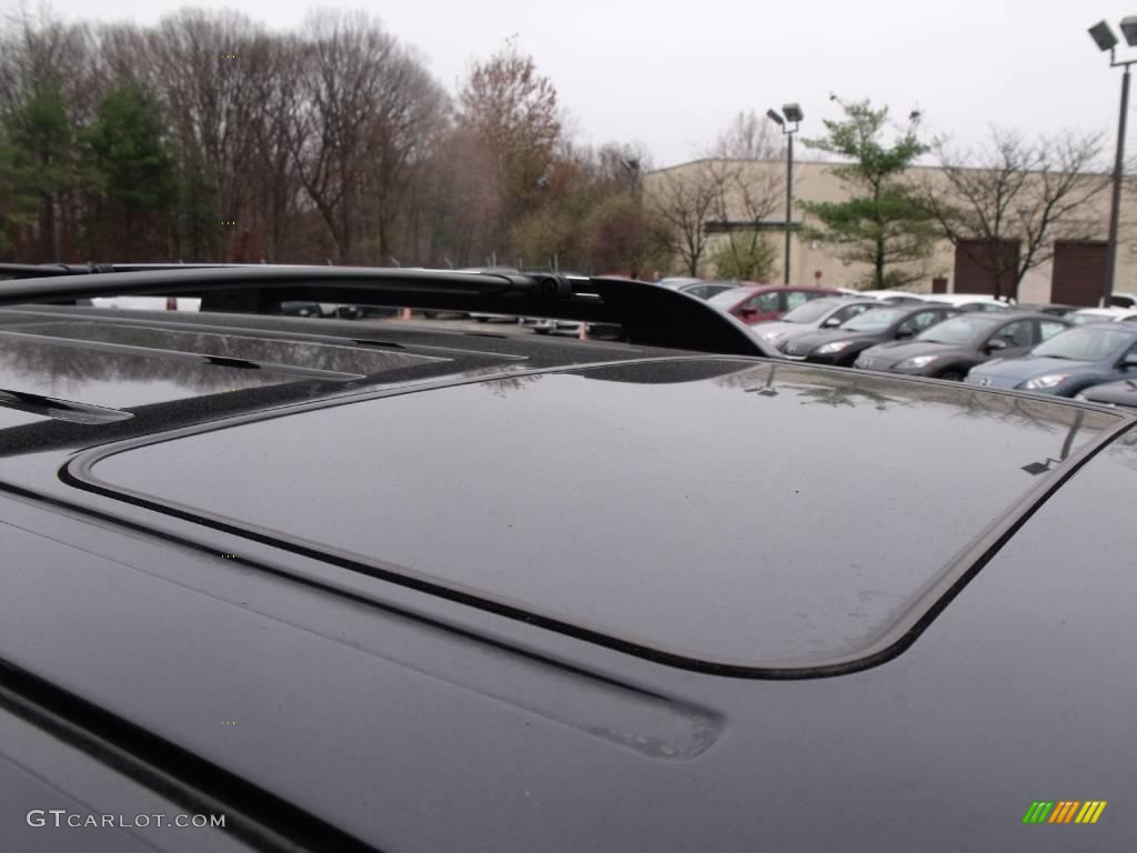 2005 Explorer Limited 4x4 - Black / Medium Parchment photo #33