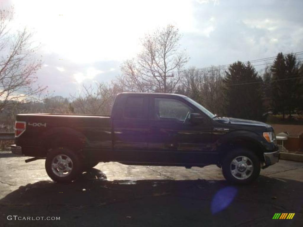 2010 F150 XLT SuperCab 4x4 - Tuxedo Black / Medium Stone photo #2