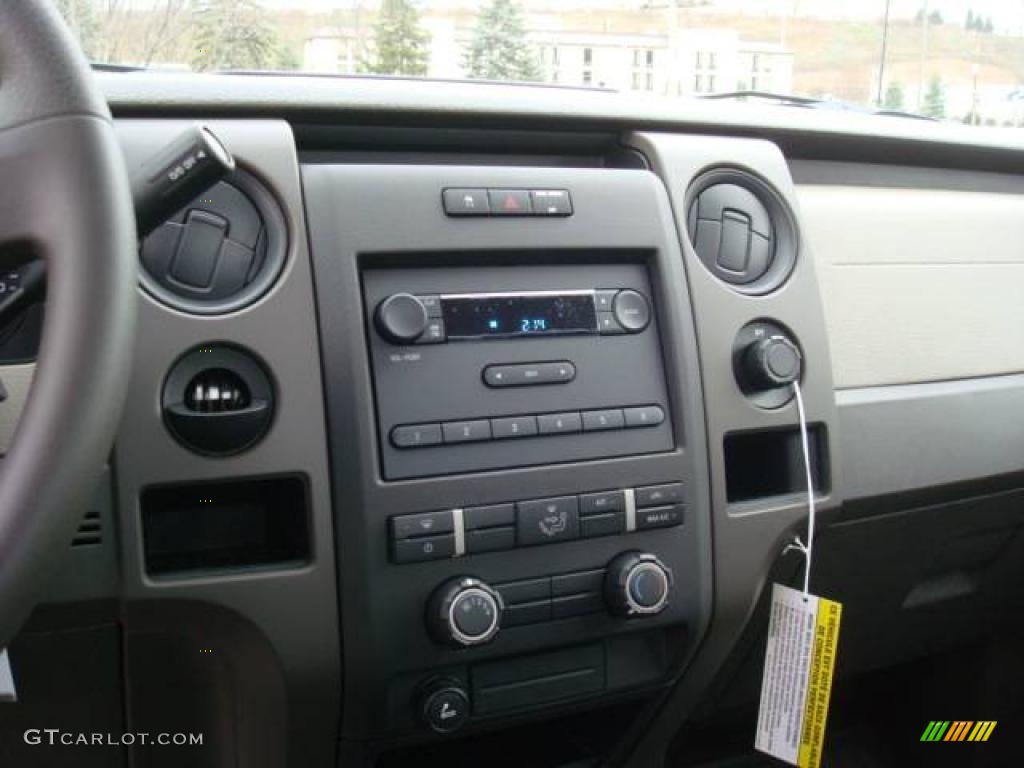 2010 F150 XL Regular Cab - Vermillion Red / Medium Stone photo #11