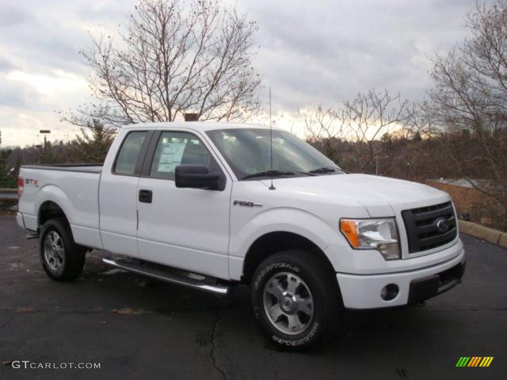 2010 F150 STX SuperCab 4x4 - Oxford White / Medium Stone photo #1