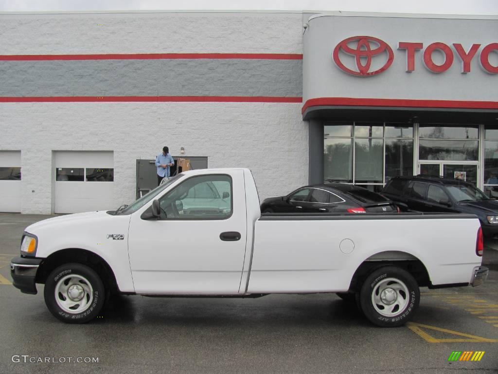2001 F150 XL Regular Cab - Oxford White / Medium Graphite photo #2