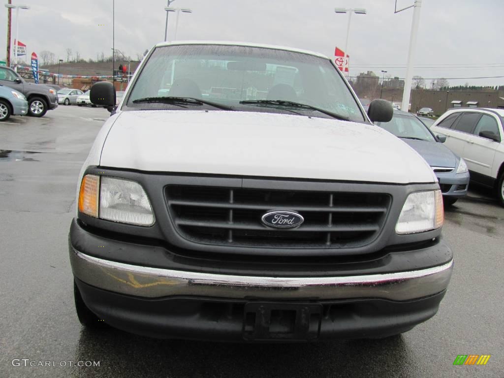 2001 F150 XL Regular Cab - Oxford White / Medium Graphite photo #10