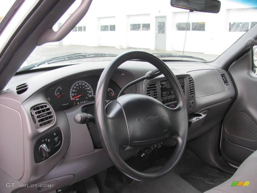 2001 F150 XL Regular Cab - Oxford White / Medium Graphite photo #11