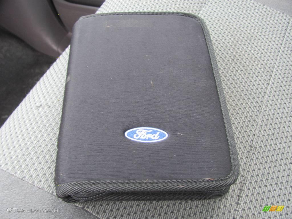 2001 F150 XL Regular Cab - Oxford White / Medium Graphite photo #18